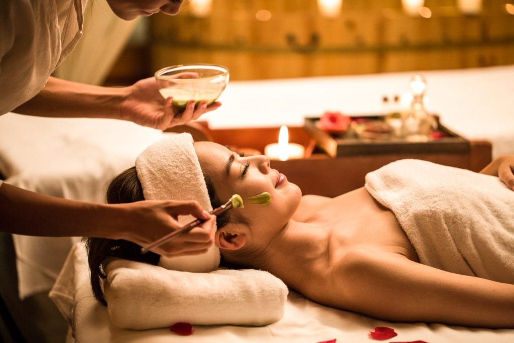 Entspannende Massage im Belsers Hotel Spa mit hochwertigen Pflegeprodukten.