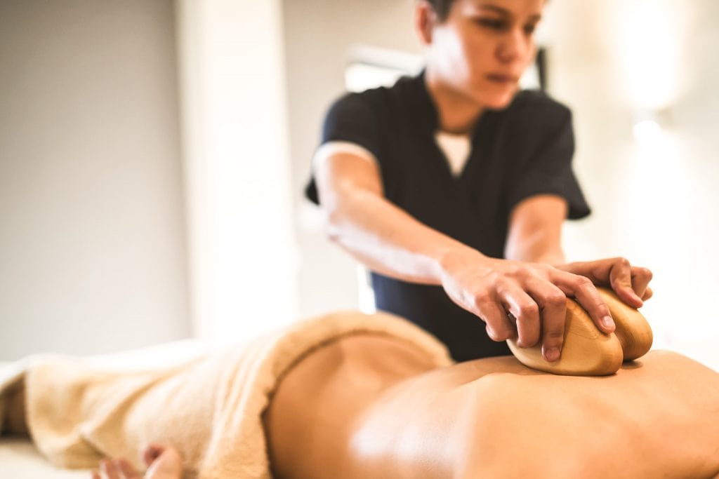 Entspannende Massage im Belsers Hotel, Erholung und Wellness in exklusivem Ambiente. Fachkundige Therapeuten bieten wohltuende Behandlungen für erholsame Stunden.